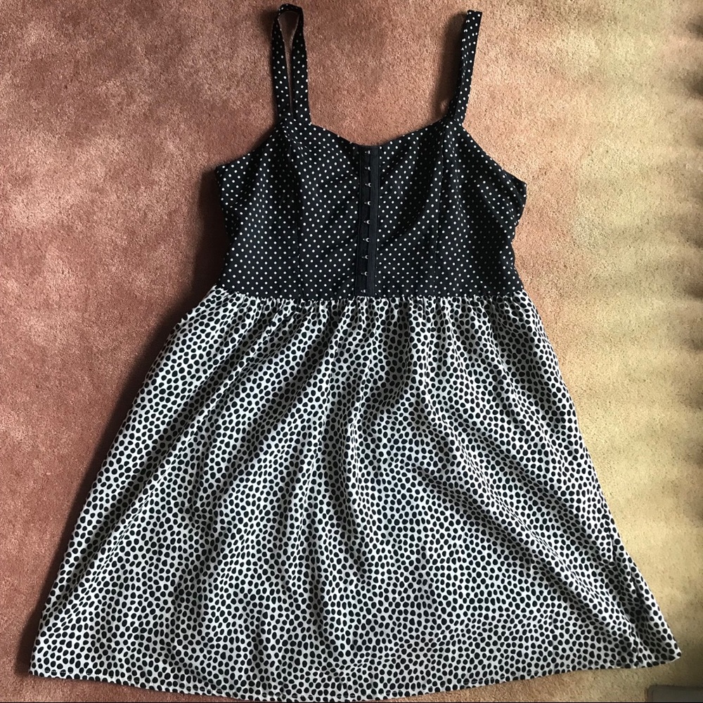 Black and white polka dot dress with pockets!